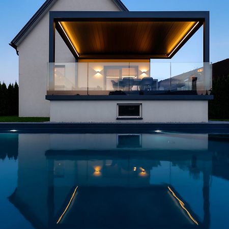 Platschberg Urban Hideaway - Stilvolles Ferienhaus Mit Pool An Der Weinstrasse Berghausen Ruang foto